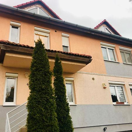 Апартаменты Akacvirag Apartman Шиофок Экстерьер фото